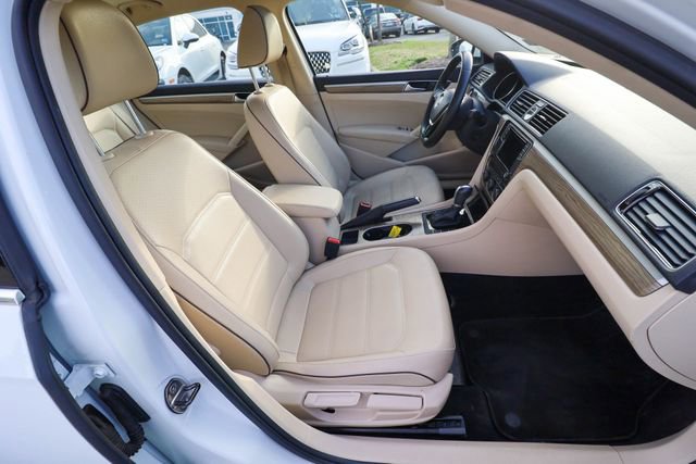 Used 2017 Volkswagen Passat 1.8T SE image 38