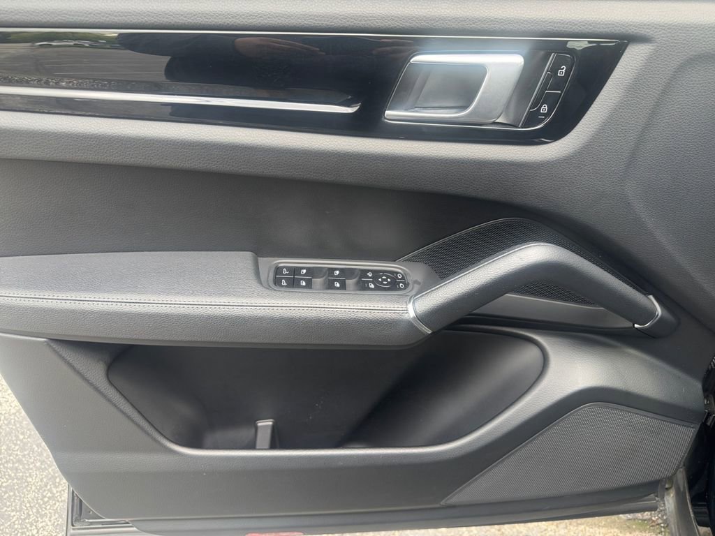 Used 2021 Porsche Cayenne AWD/4WD image 20