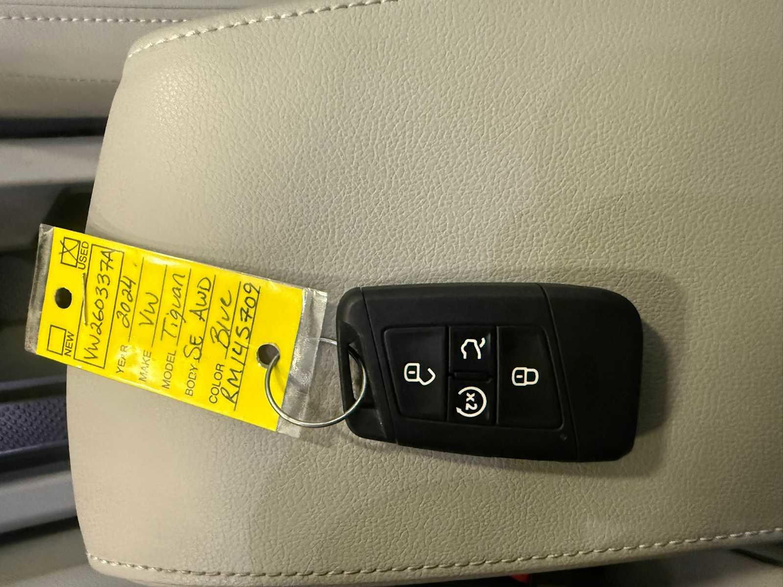 Certified 2024 Volkswagen Tiguan SE w/ Panoramic Sunroof Package AWD/4WD image 38