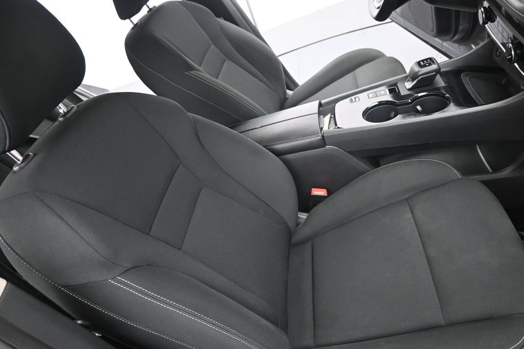 Used 2024 Nissan Rogue S FWD image 11