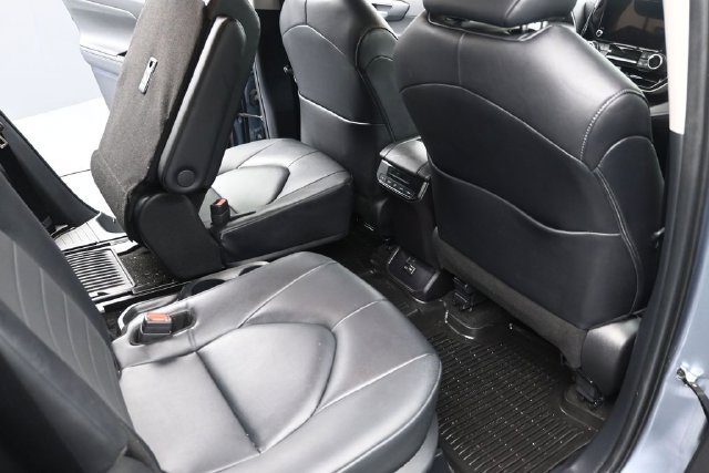Used 2024 Toyota Highlander XLE AWD/4WD image 21