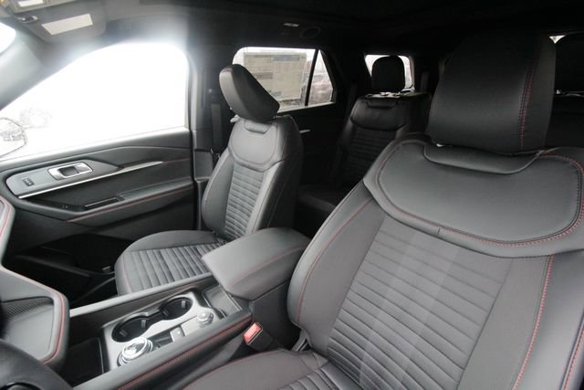New 2026 Ford Explorer ST-Line w/ ST-Line Street Pack image 18