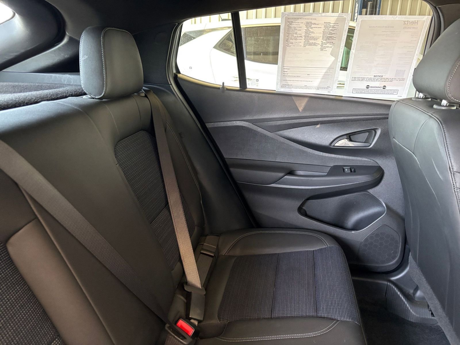 Used 2025 Buick Envista Preferred image 36