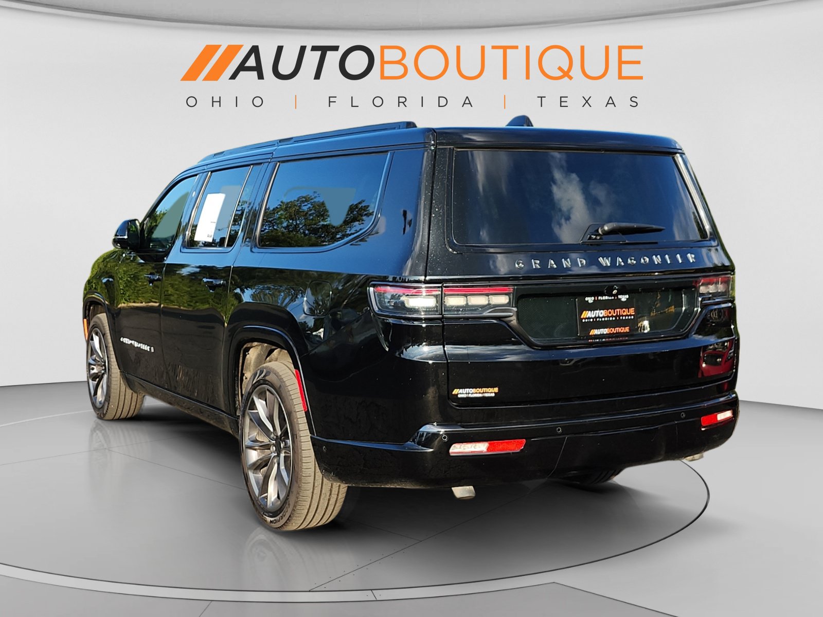 Used 2025 Jeep Grand Wagoneer L Series II Obsidian w/ Quick Order Packagew 28T AWD/4WD image 3