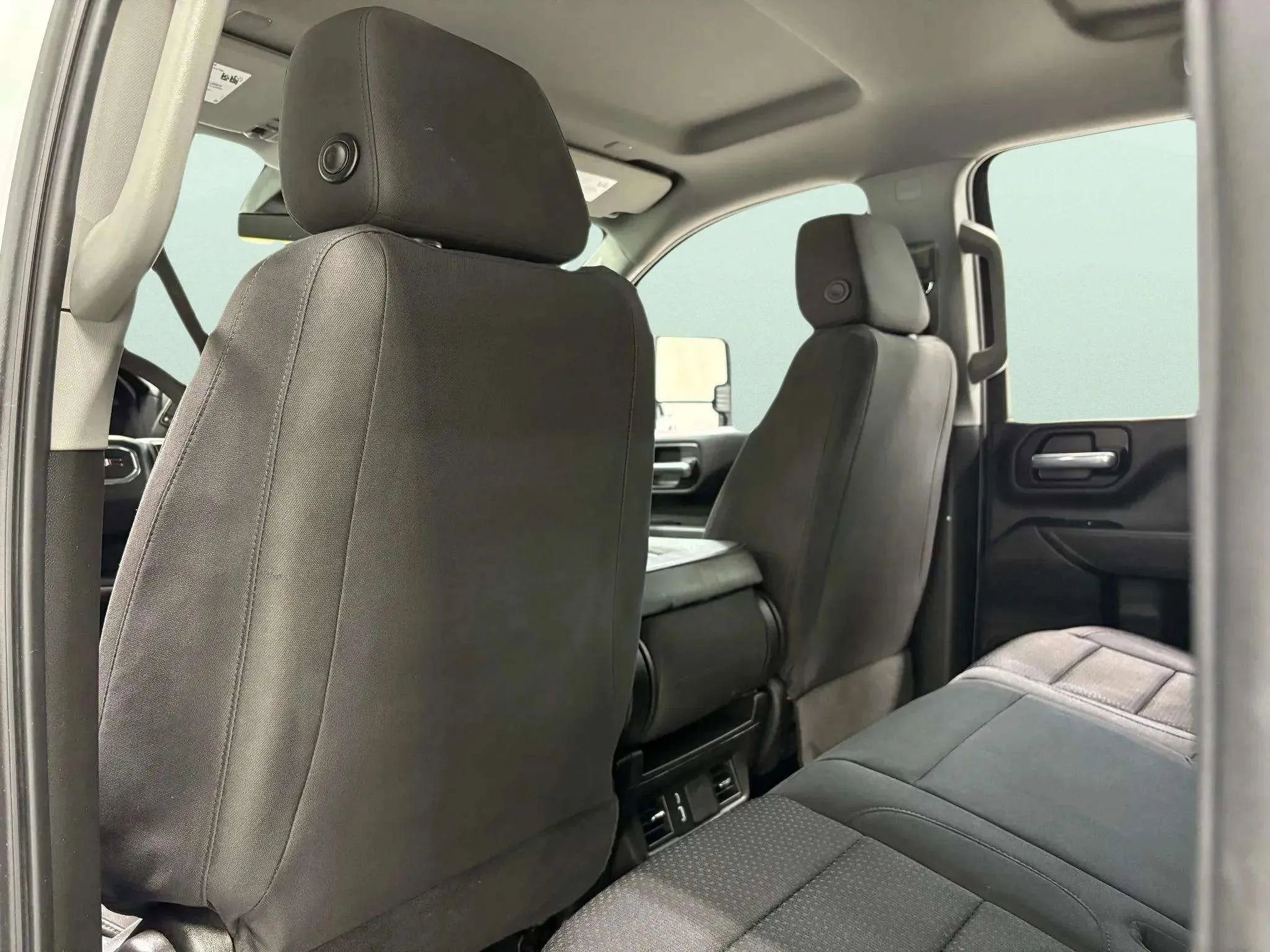 Used 2024 GMC Sierra 2500 Pro w/ Convenience Package image 16