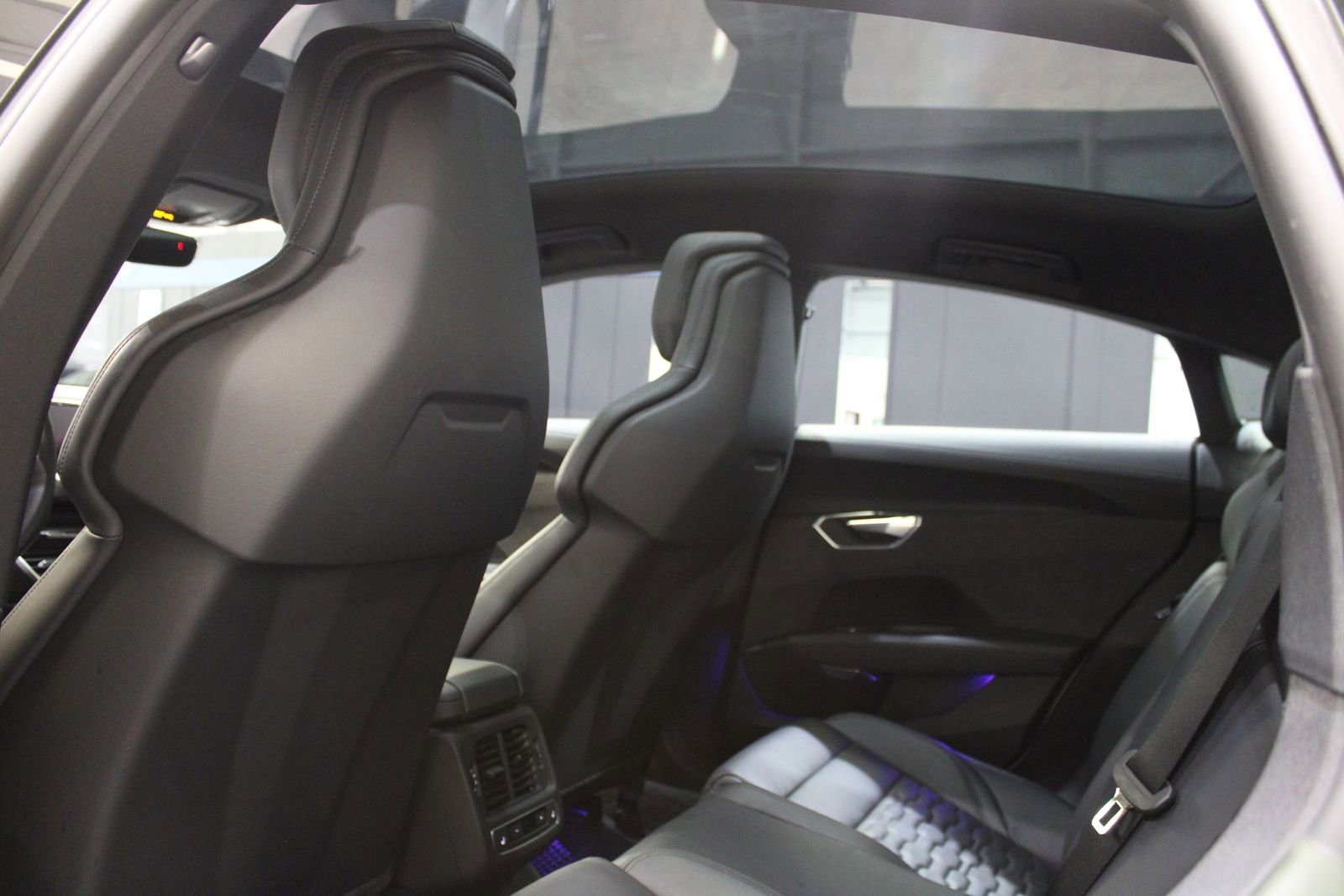 Used 2023 Audi e-tron GT Prestige AWD/4WD image 18