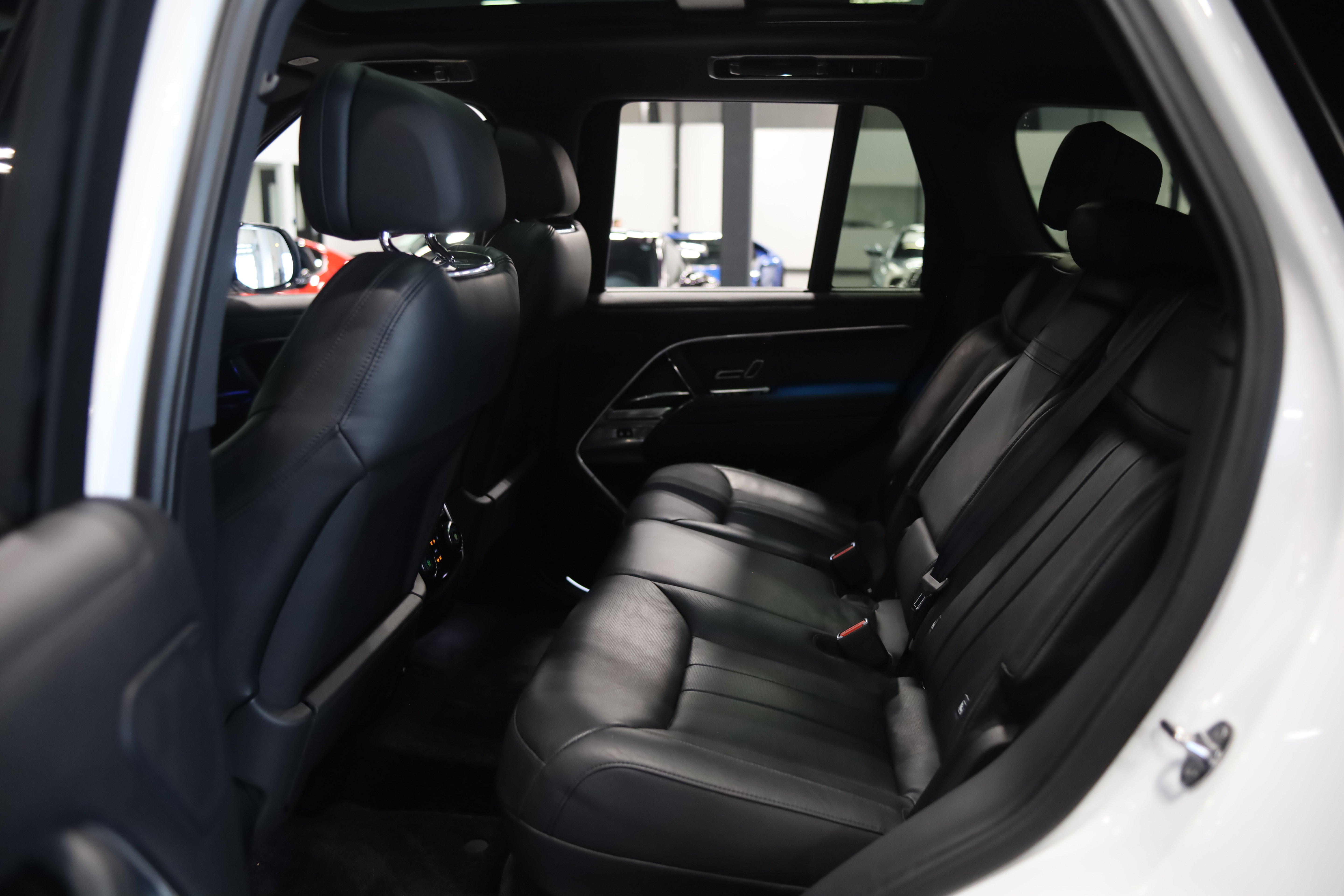 Used 2024 Land Rover Range Rover SE AWD/4WD image 37