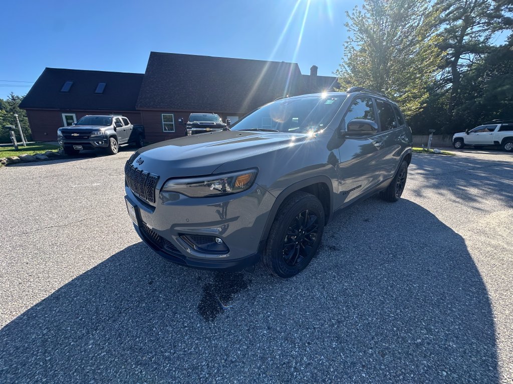 Used 2023 Jeep Cherokee Altitude Lux