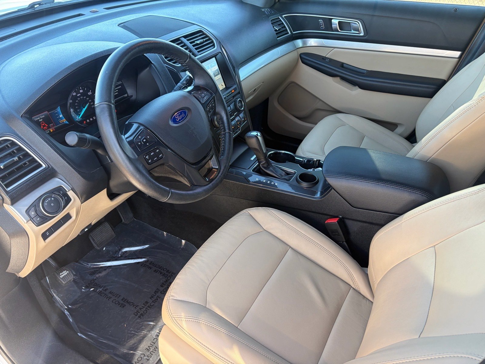 Used 2017 Ford Explorer XLT w/ Equipment Group 202A FWD image 11