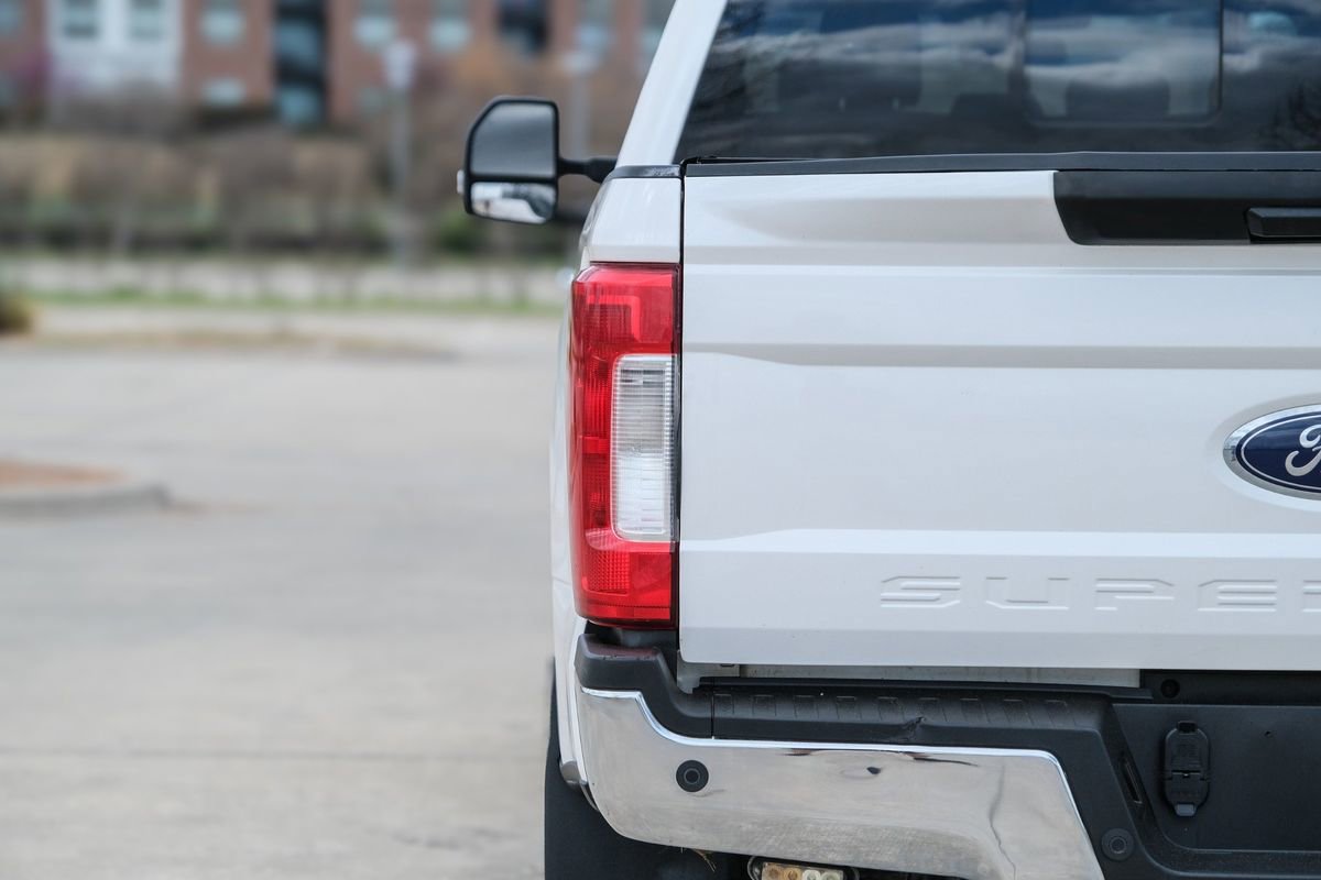 Used 2018 Ford F250 Lariat w/ Chrome Package image 19