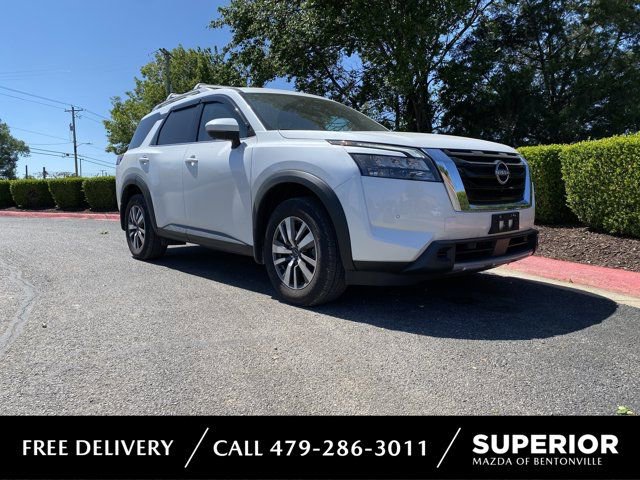 Used 2025 Nissan Pathfinder SL AWD/4WD image 1
