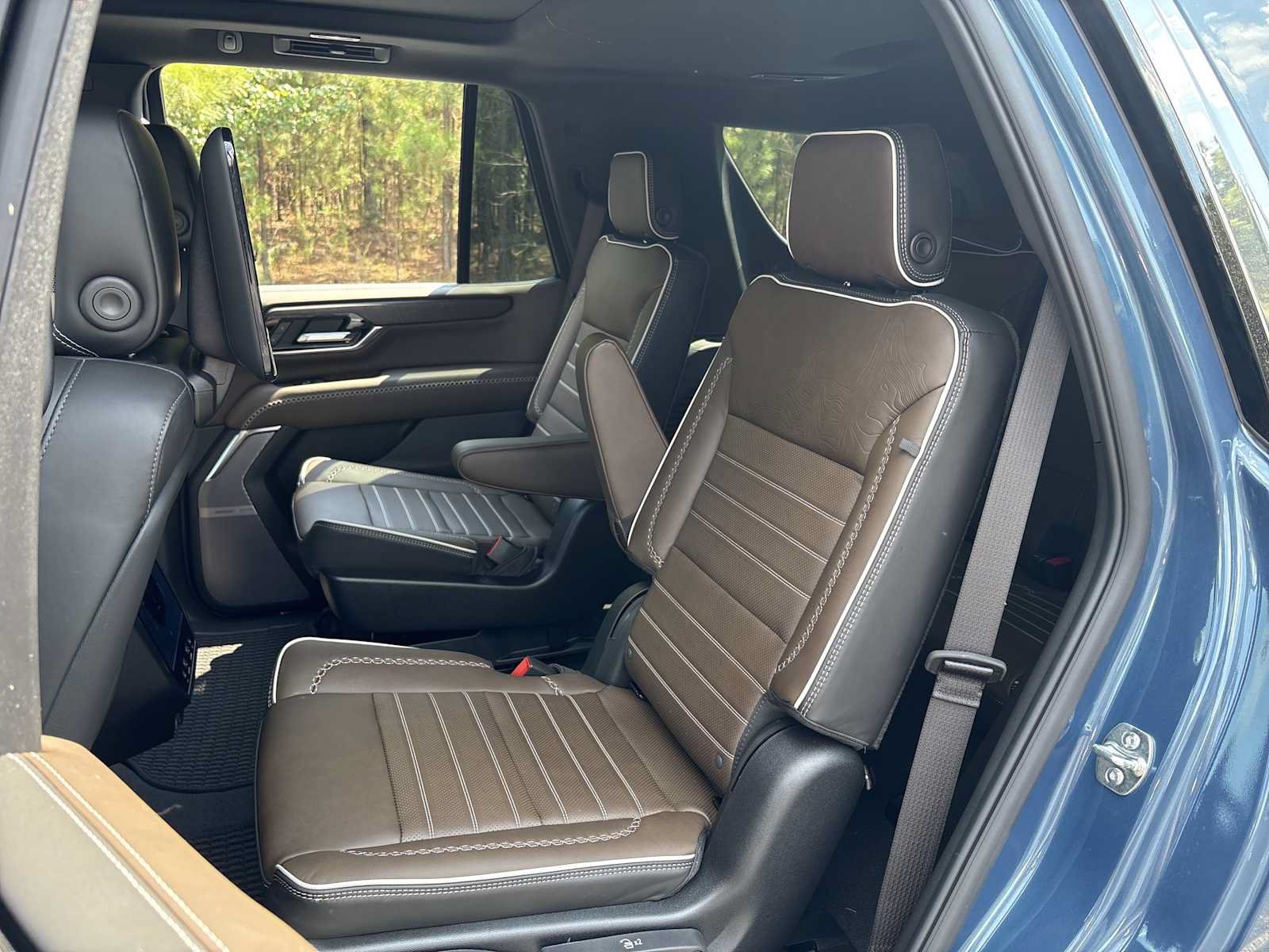 New 2026 GMC Yukon Denali Ultimate AWD/4WD image 17