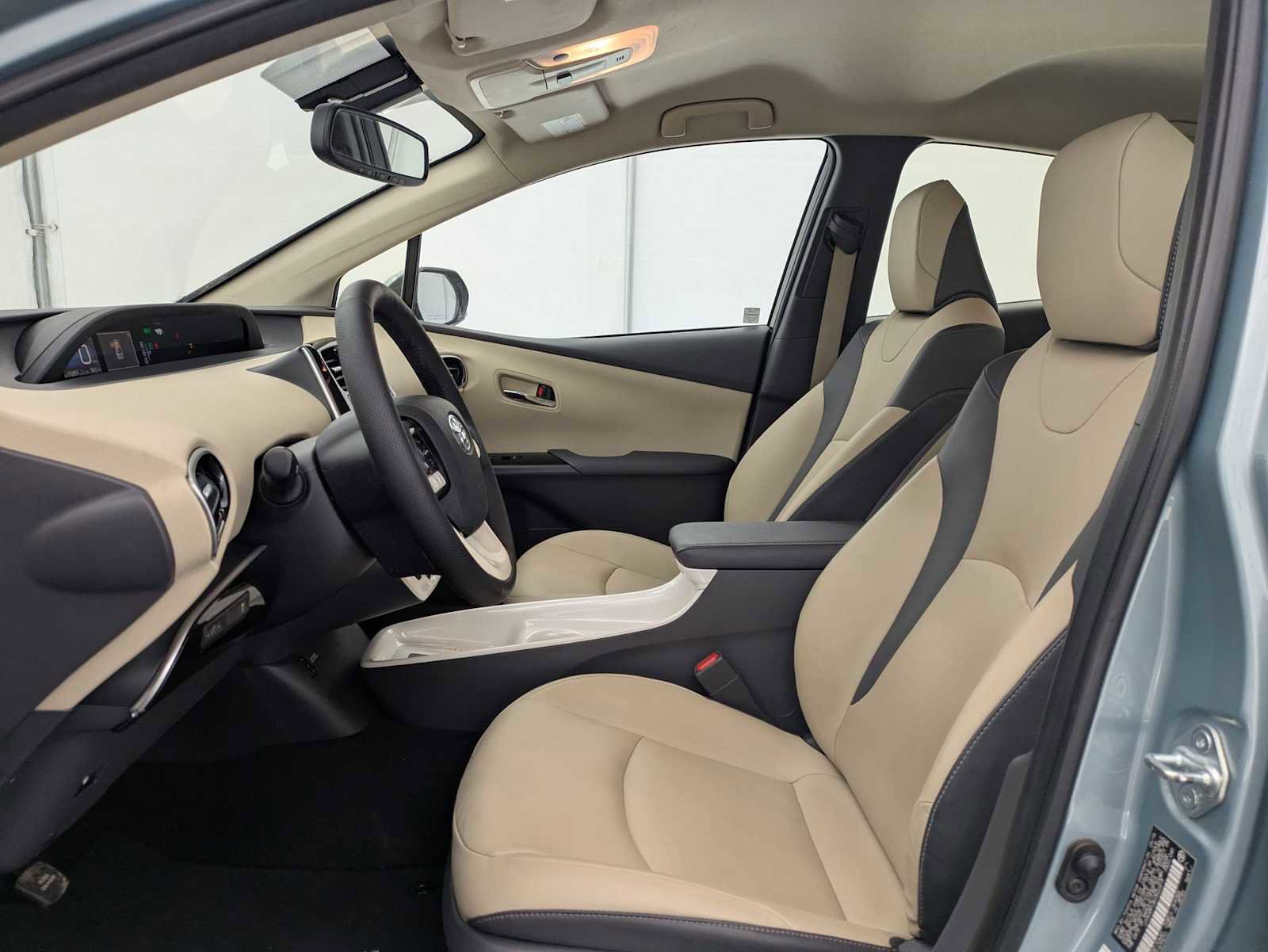 Used 2016 Toyota Prius Four image 17