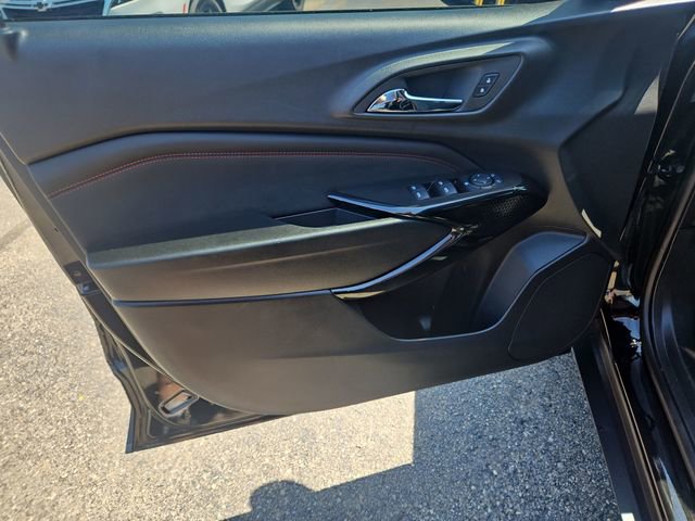 Used 2025 Chevrolet Trax RS FWD image 10