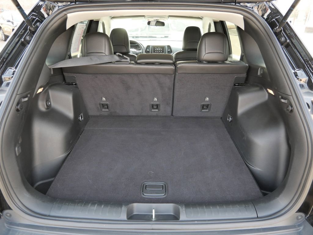 Used 2019 Jeep Cherokee Latitude Plus image 23