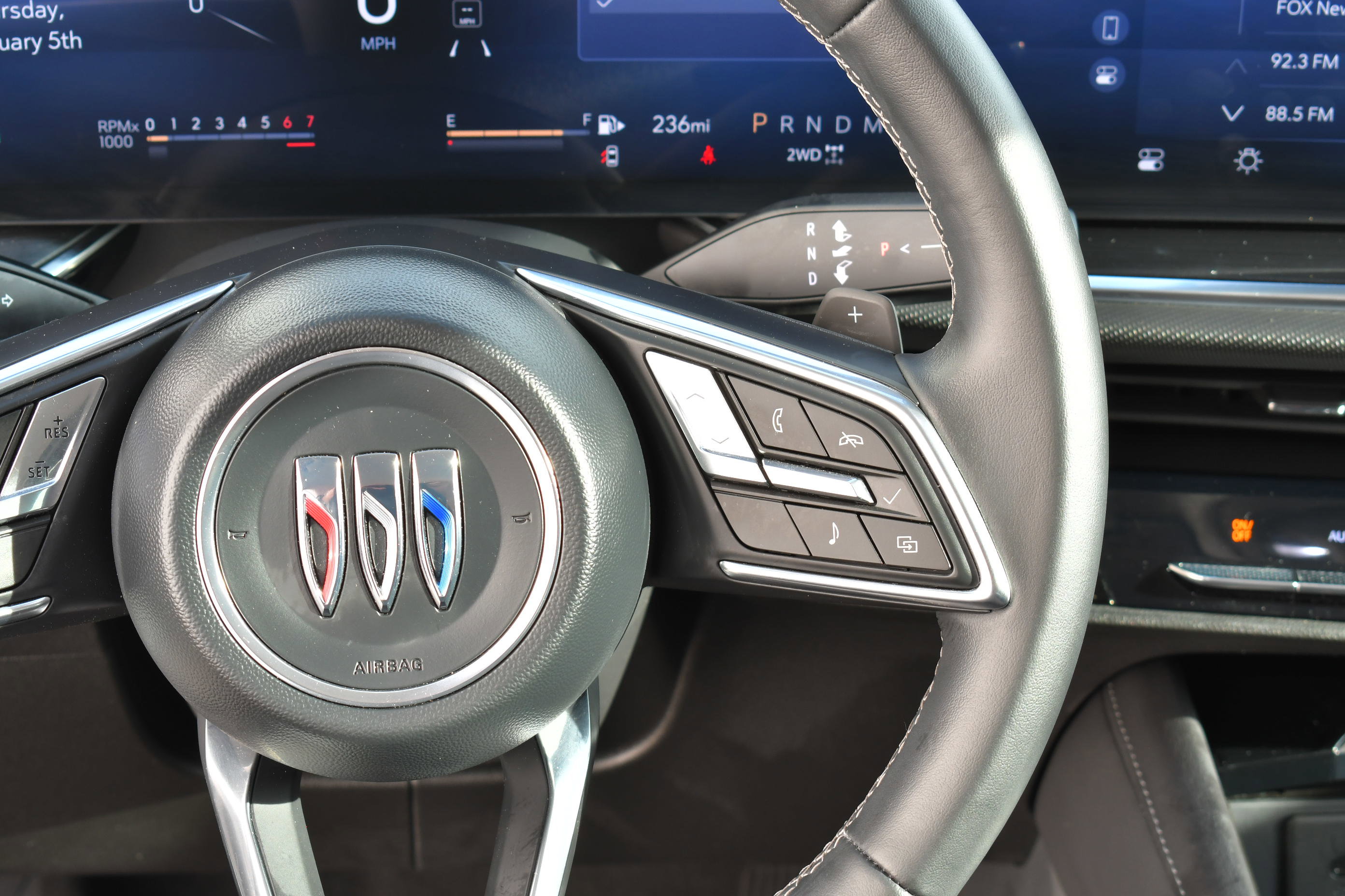 Used 2025 Buick Envision Preferred image 16