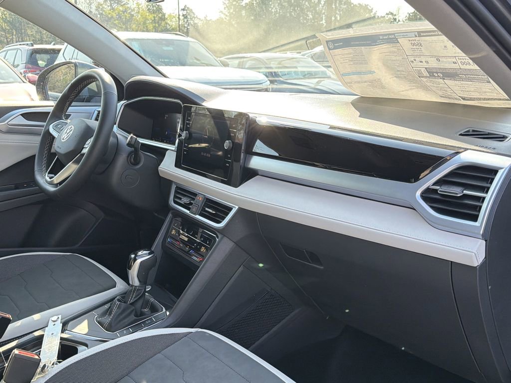 New 2026 Volkswagen Taos SE image 20