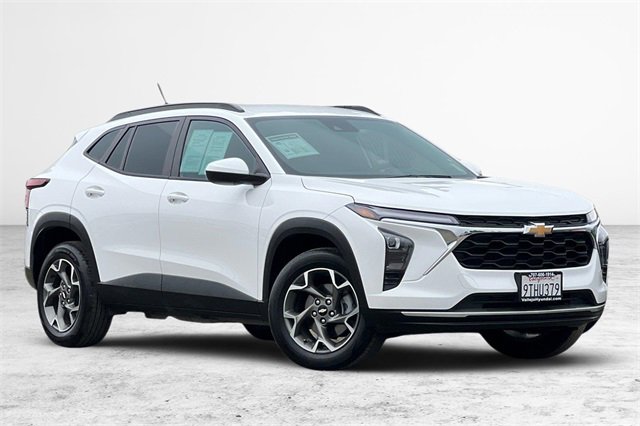 Used 2025 Chevrolet Trax LT w/ LT Convenience Package image 1