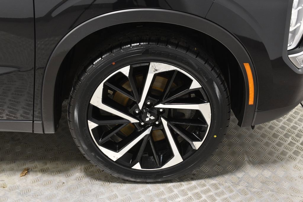 Used 2024 Mitsubishi Outlander SE Black Edition image 39