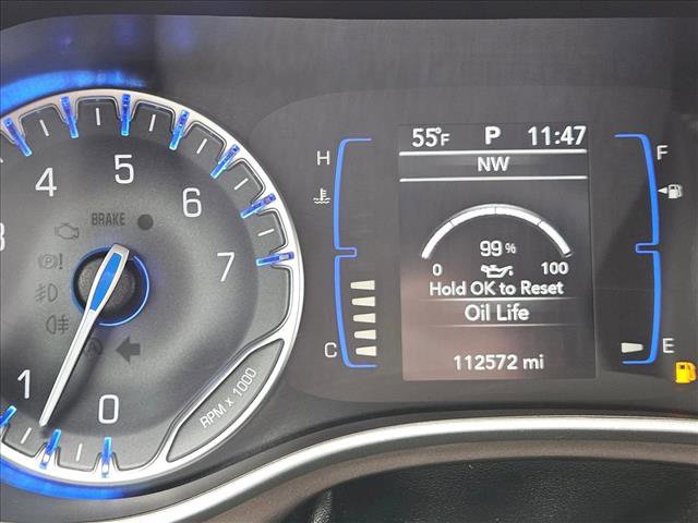 Used 2018 Chrysler Pacifica Touring-L image 10