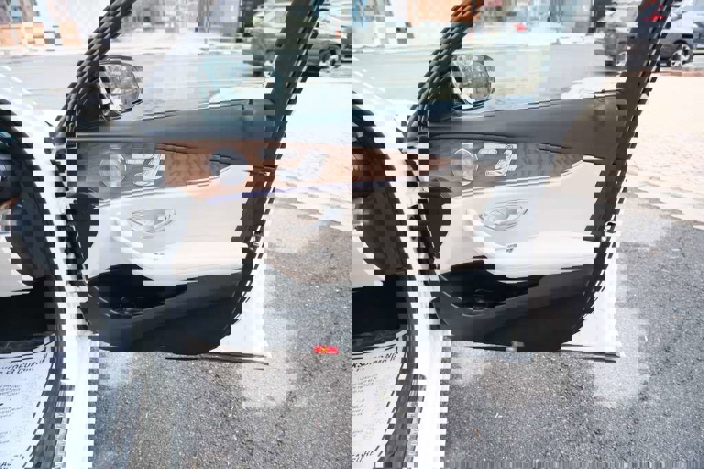 Used 2018 Mercedes-Benz E 300 w/ Premium 3 Package (Q03) image 35