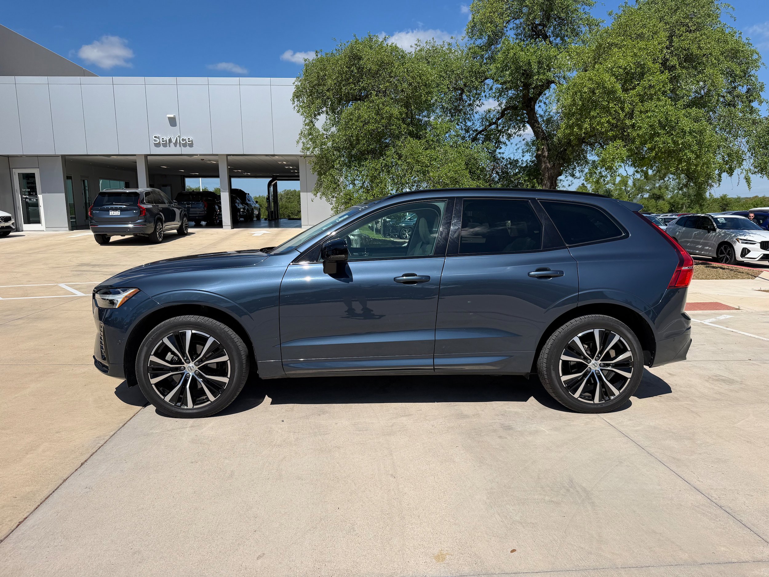 Certified 2023 Volvo XC60 B5 Plus FWD image 3