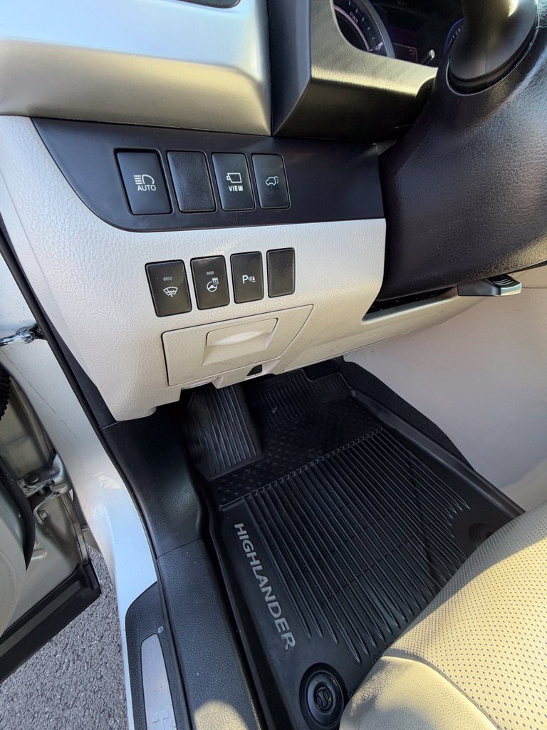 Used 2017 Toyota Highlander Limited Platinum AWD/4WD image 16