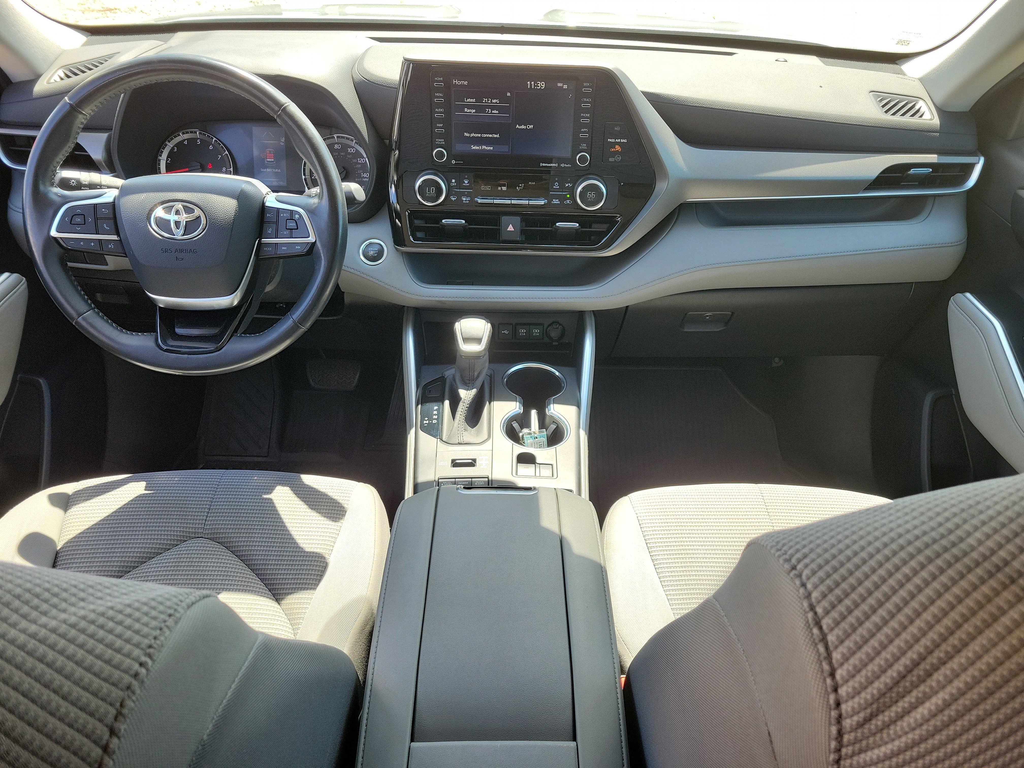 Used 2020 Toyota Highlander LE AWD/4WD image 16