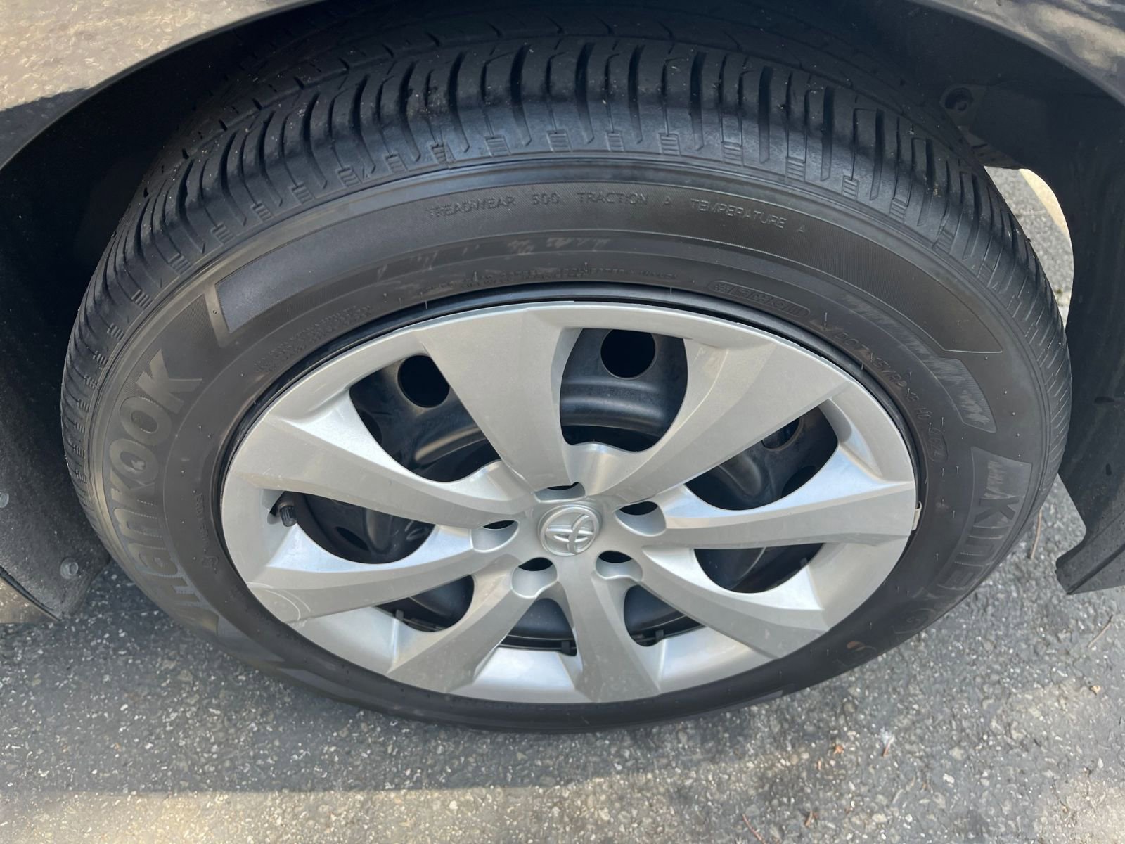 Used 2025 Toyota Corolla LE FWD image 28