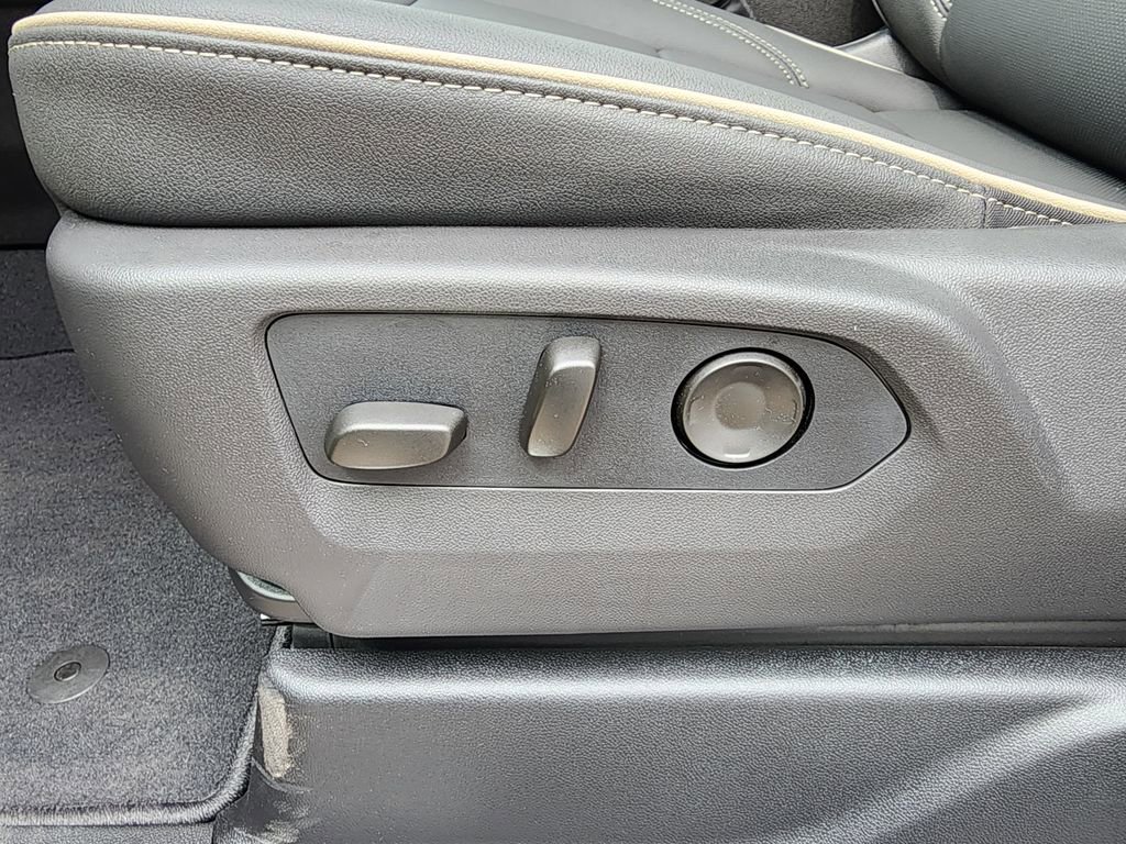 New 2026 GMC Yukon Elevation AWD/4WD image 17