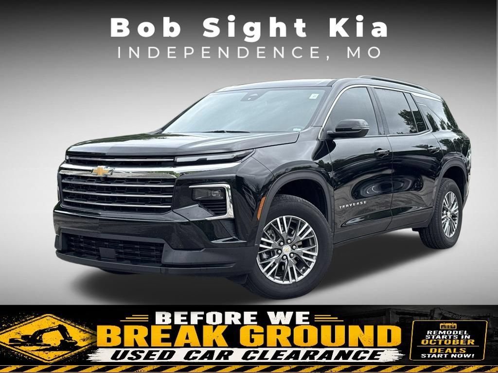 Used 2025 Chevrolet Traverse LT