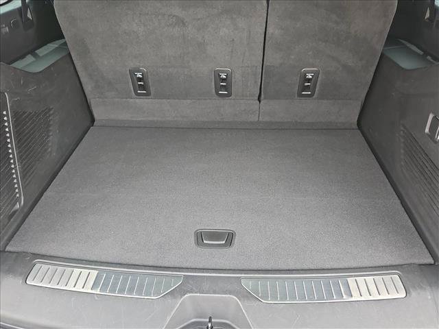 Used 2022 Chevrolet Suburban Z71 w/ Luxury Package AWD/4WD image 6