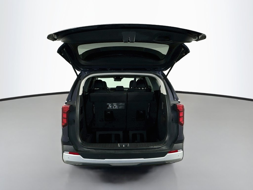 Used 2025 Kia Carnival FWD image 28
