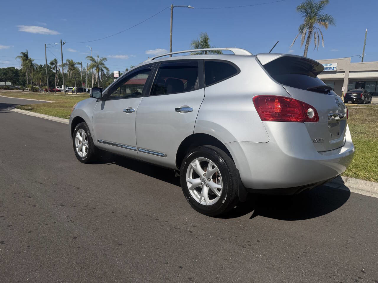 Used 2011 Nissan Rogue SV FWD image 3