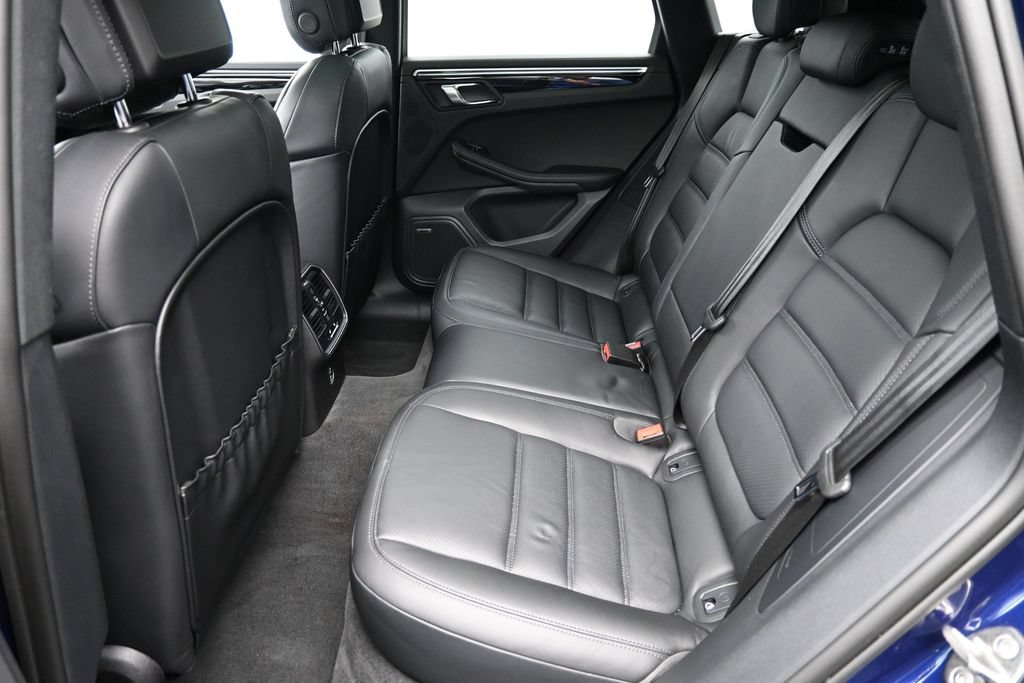 Certified 2024 Porsche Macan AWD/4WD image 7