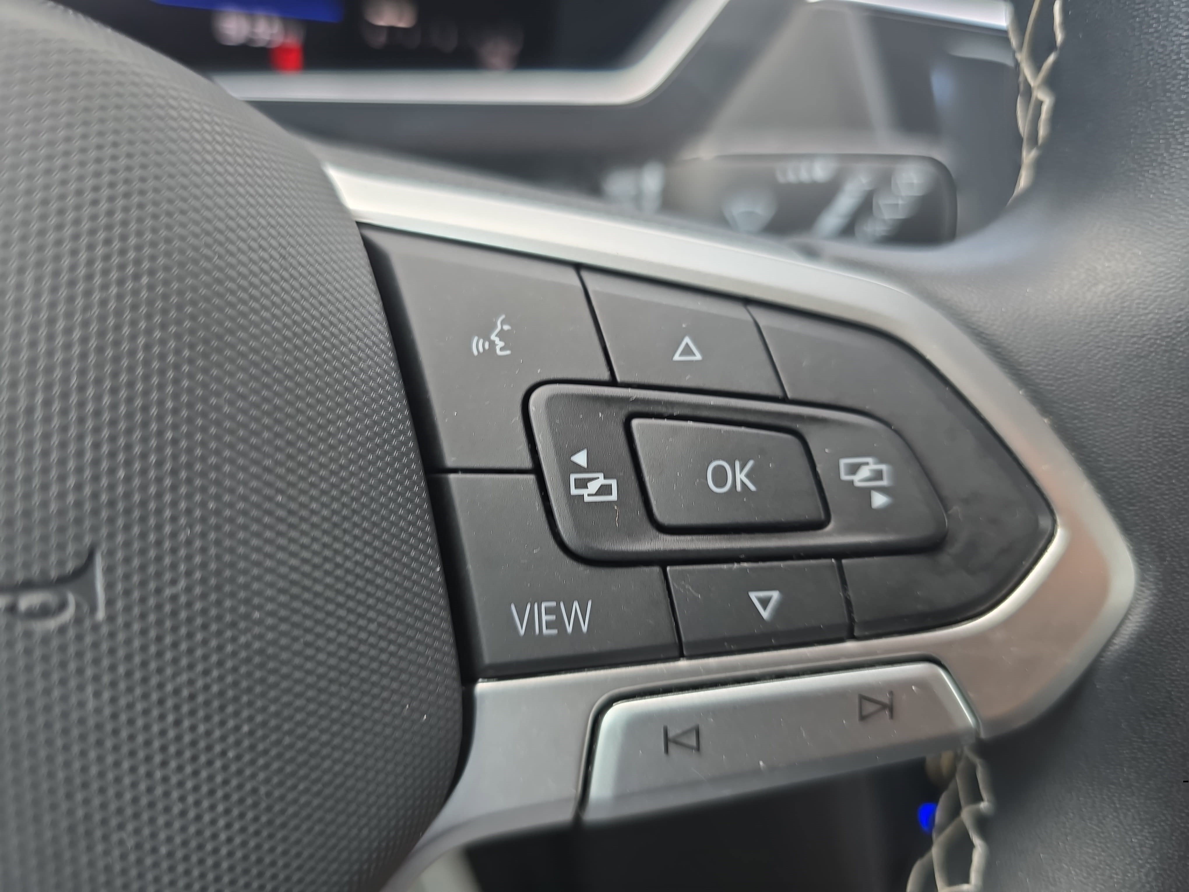 Used 2022 Volkswagen Tiguan SE FWD image 19