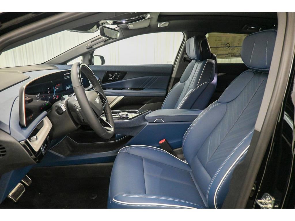 New 2026 Cadillac Optiq Luxury 2 image 21