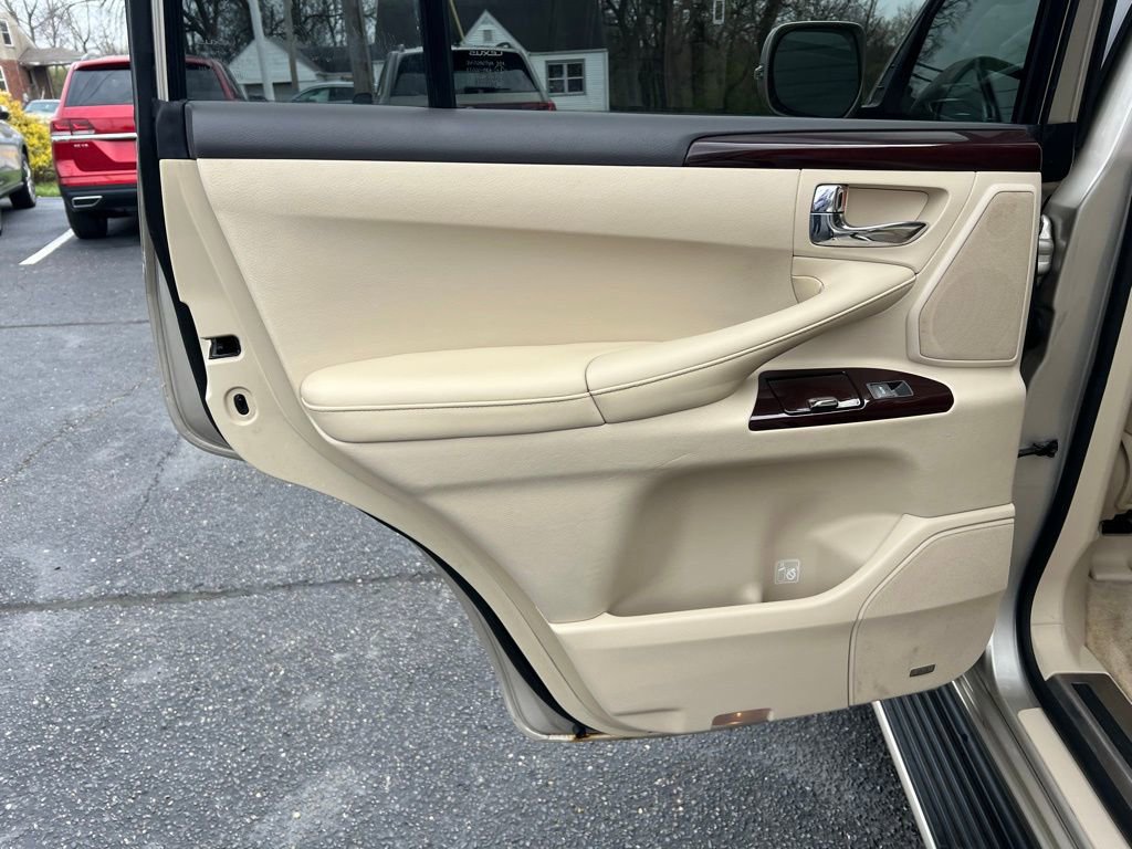 Used 2013 Lexus LX 570 4WD w/ Luxury Pkg image 18