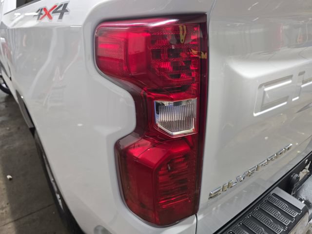 Used 2025 Chevrolet Silverado 1500 LT AWD/4WD image 36