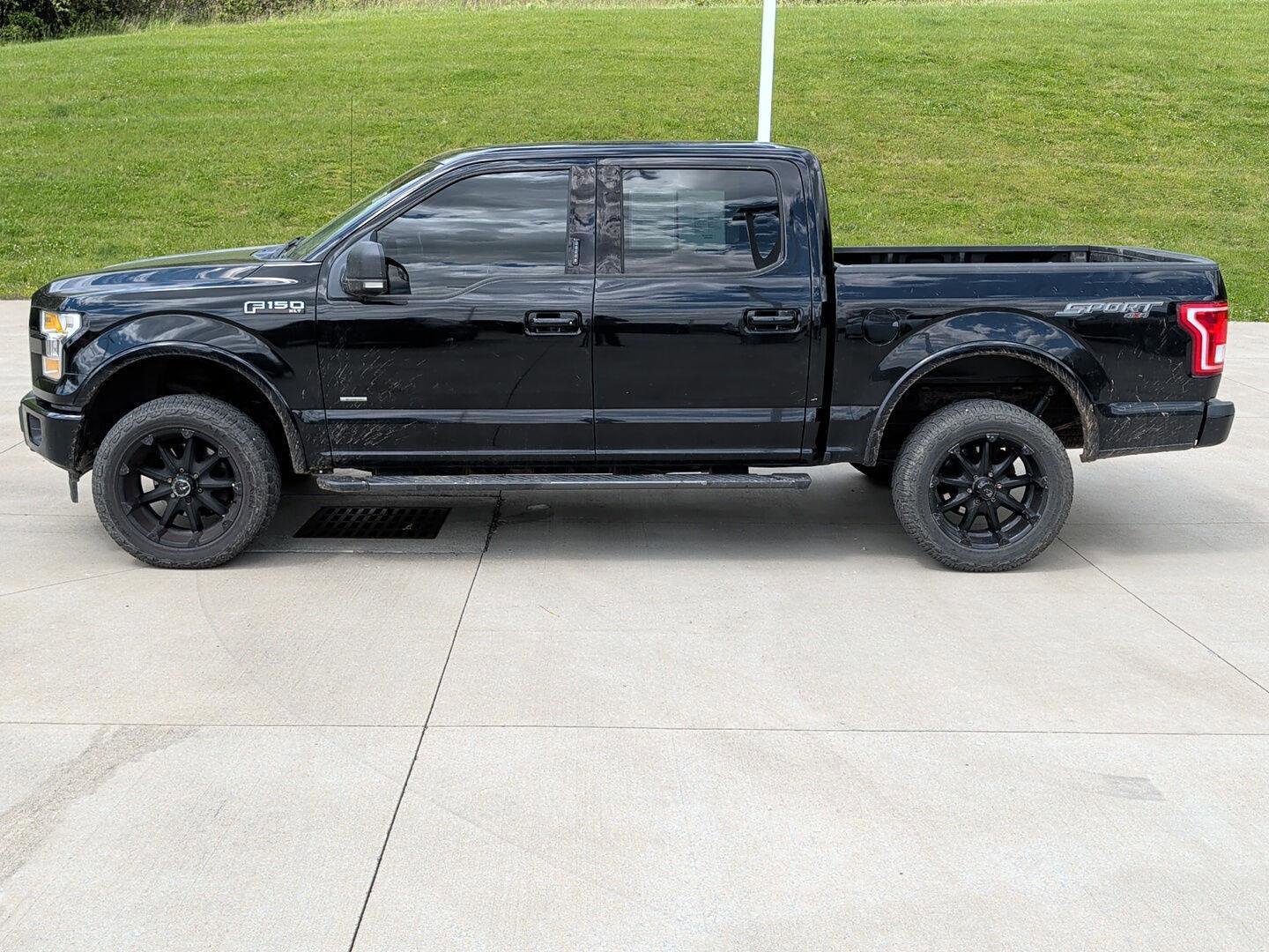 Used 2017 Ford F150 XLT w/ Equipment Group 302A Luxury AWD/4WD image 9