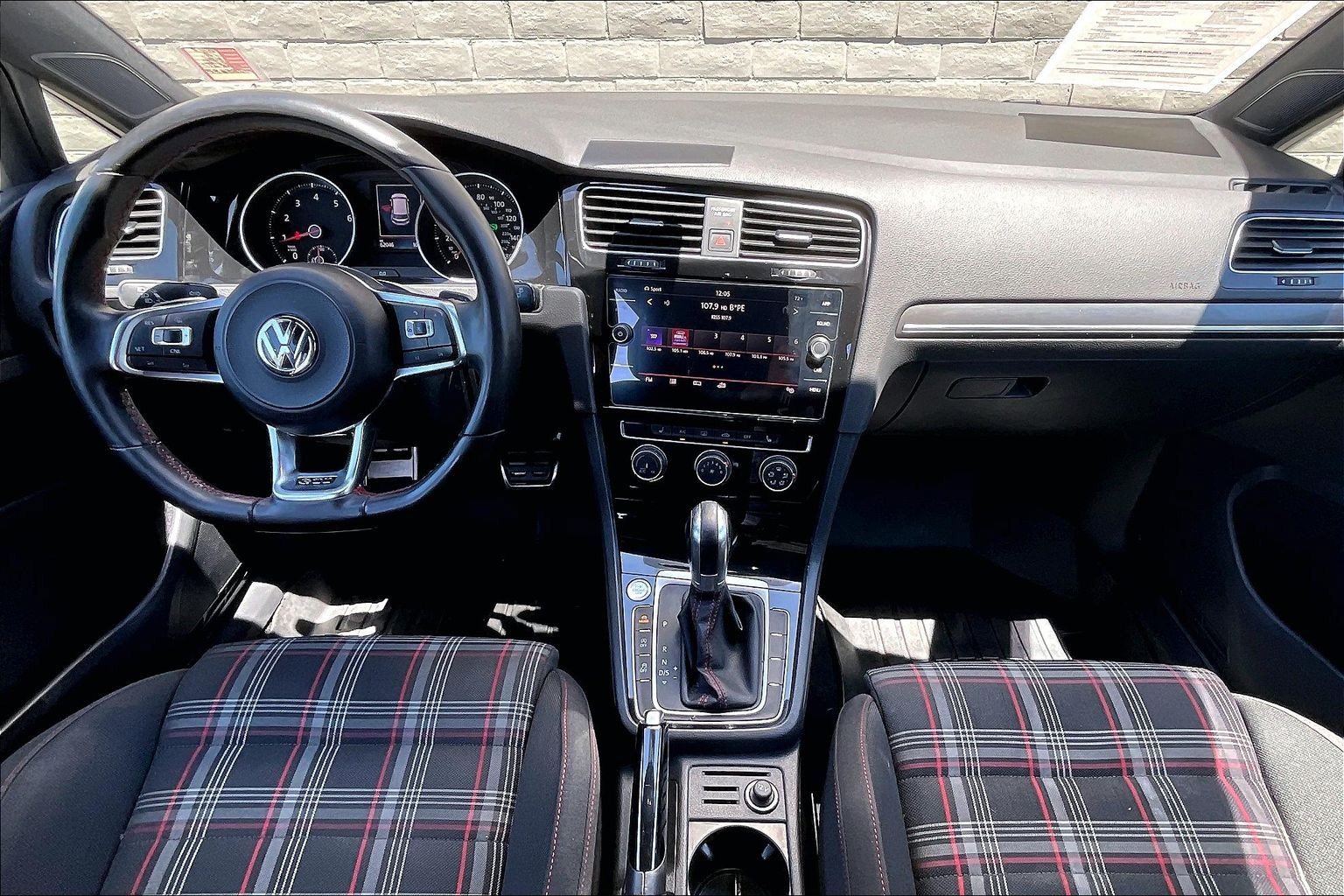 Used 2018 Volkswagen GTI SE FWD image 14