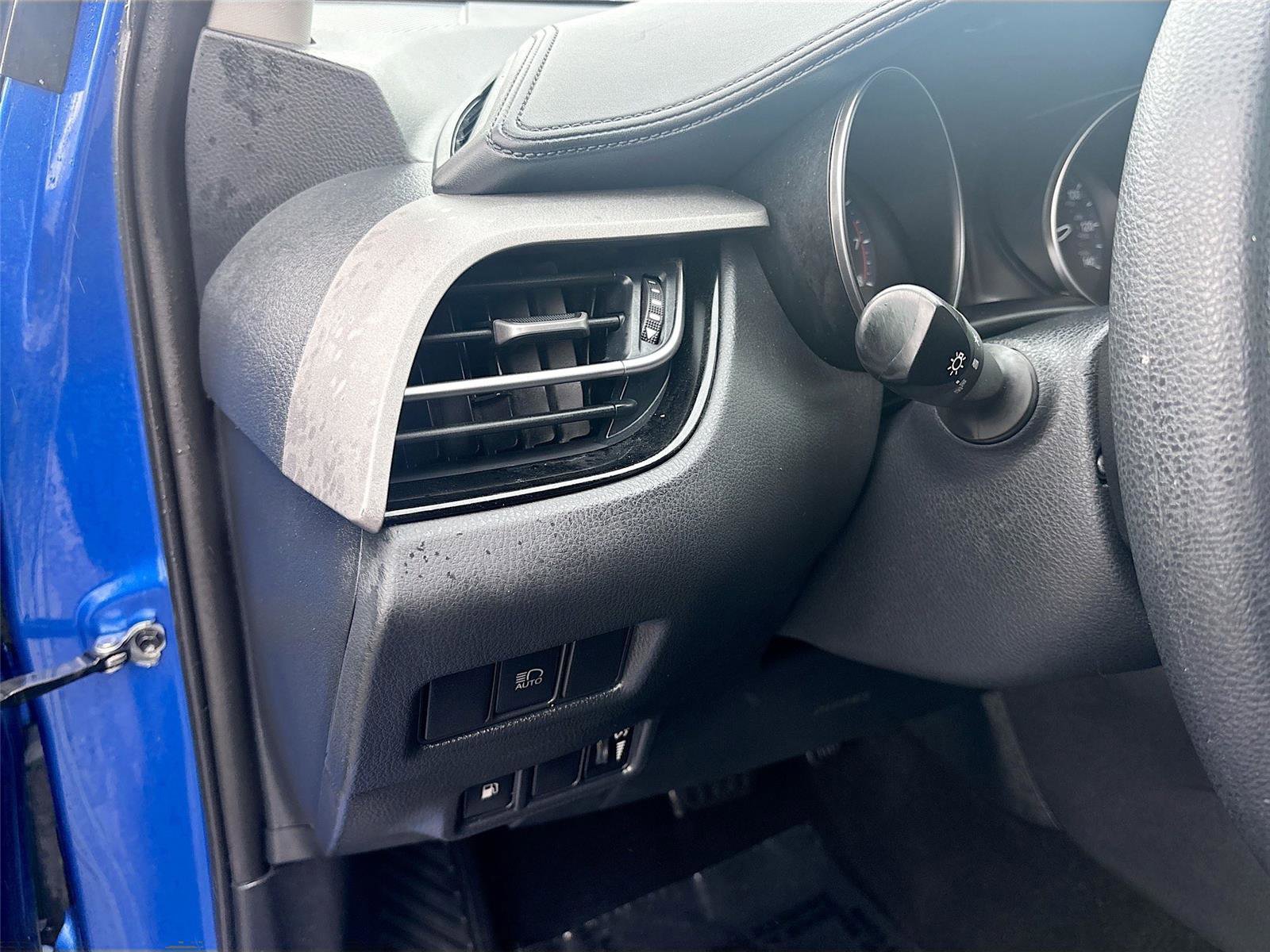 Used 2020 Toyota C-HR LE image 11