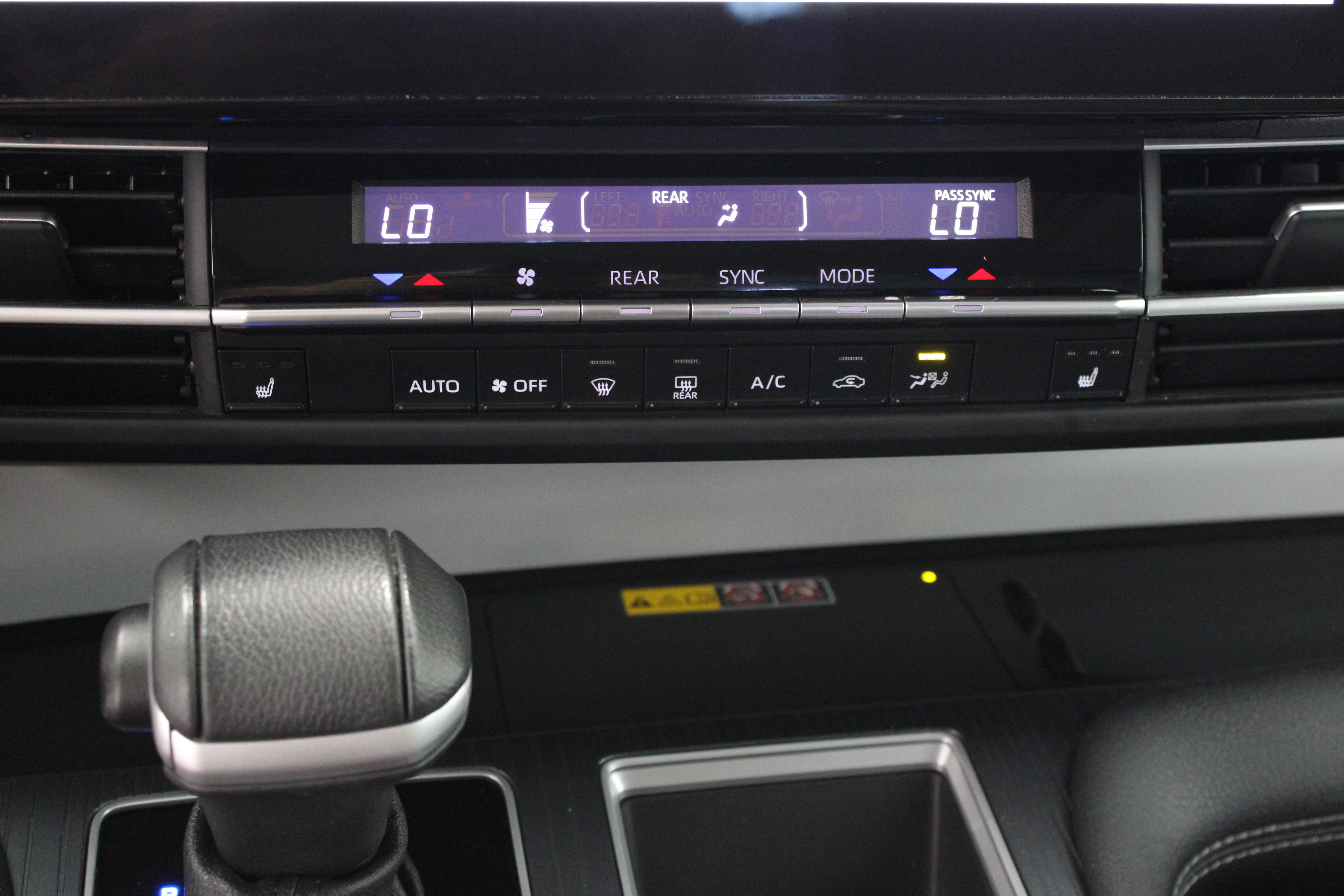 Used 2025 Toyota Sienna XLE FWD image 20