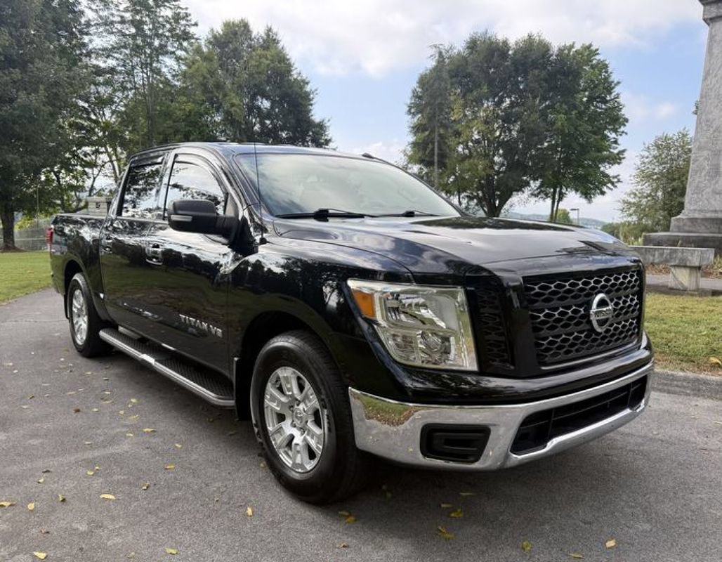 Used 2019 Nissan Titan SV RWD image 3
