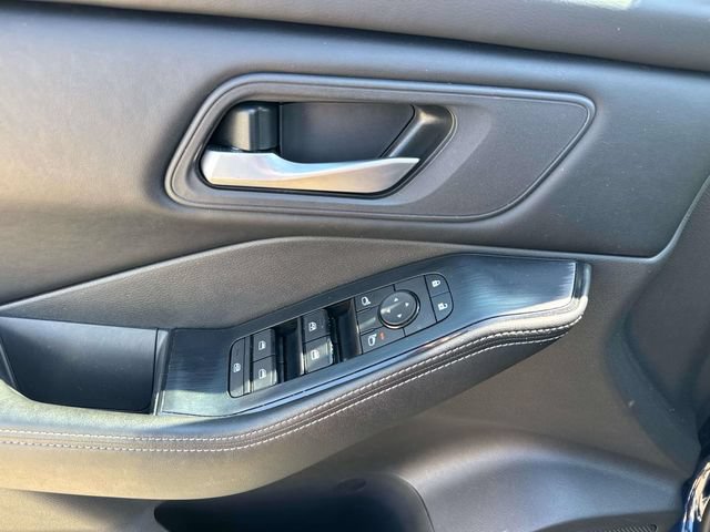 Used 2025 Nissan Rogue SV FWD image 26