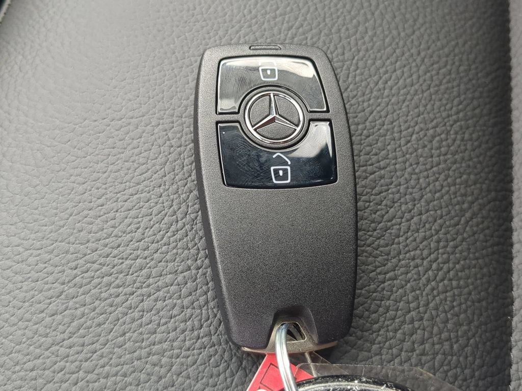 Used 2025 Mercedes-Benz Sprinter 2500 image 13