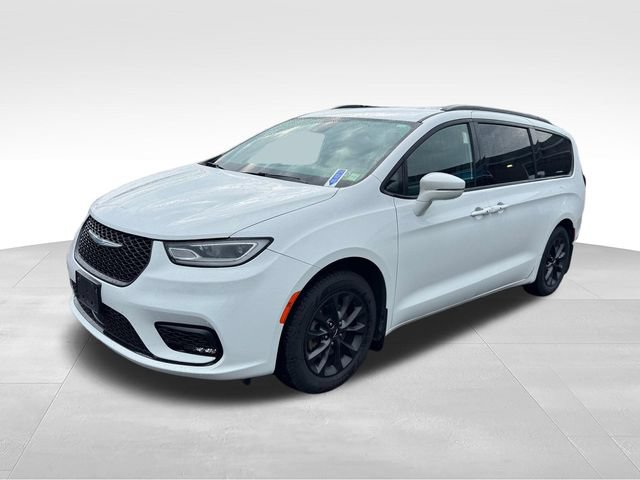 Used 2021 Chrysler Pacifica Touring w/ S Appearance Package FWD image 2