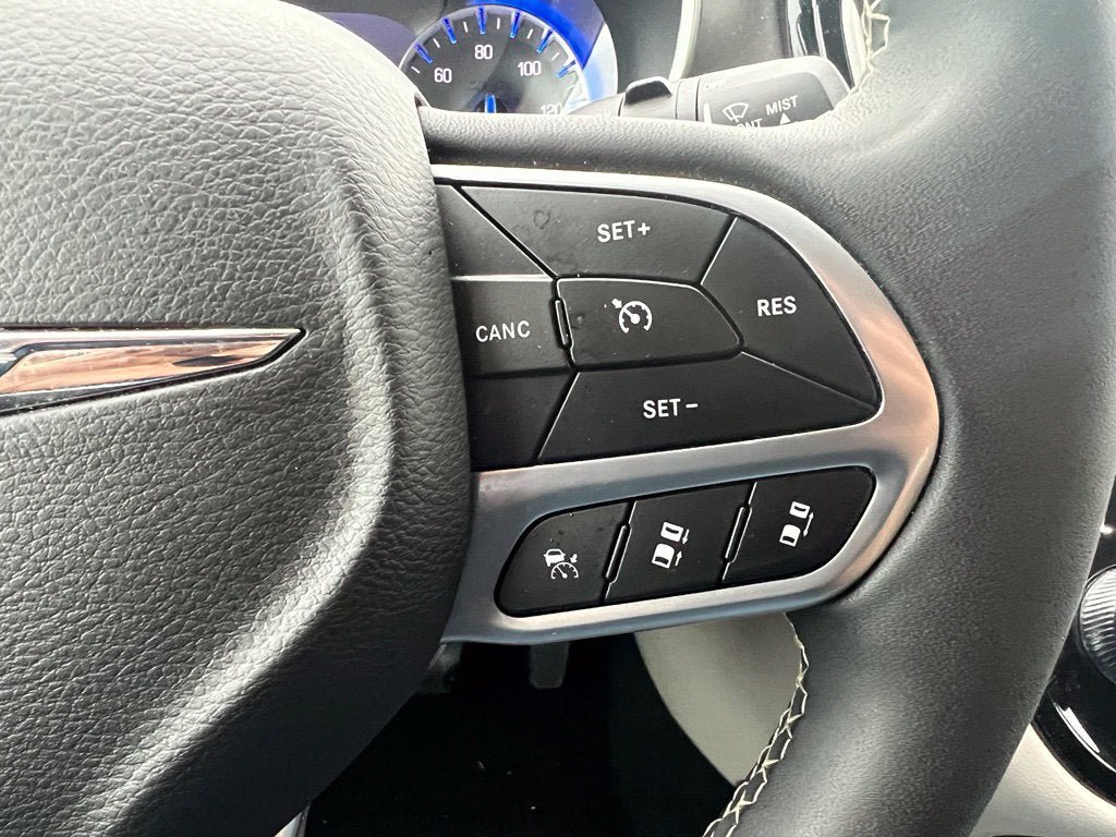 Used 2024 Chrysler Pacifica Touring-L FWD image 13