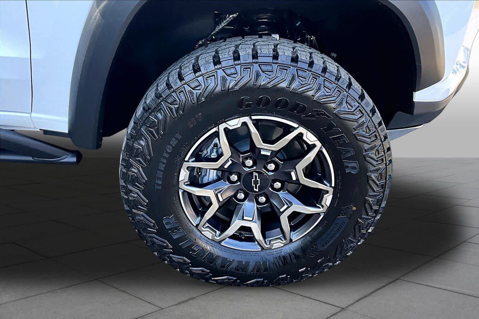 Used 2026 Chevrolet Colorado ZR2 AWD/4WD image 11