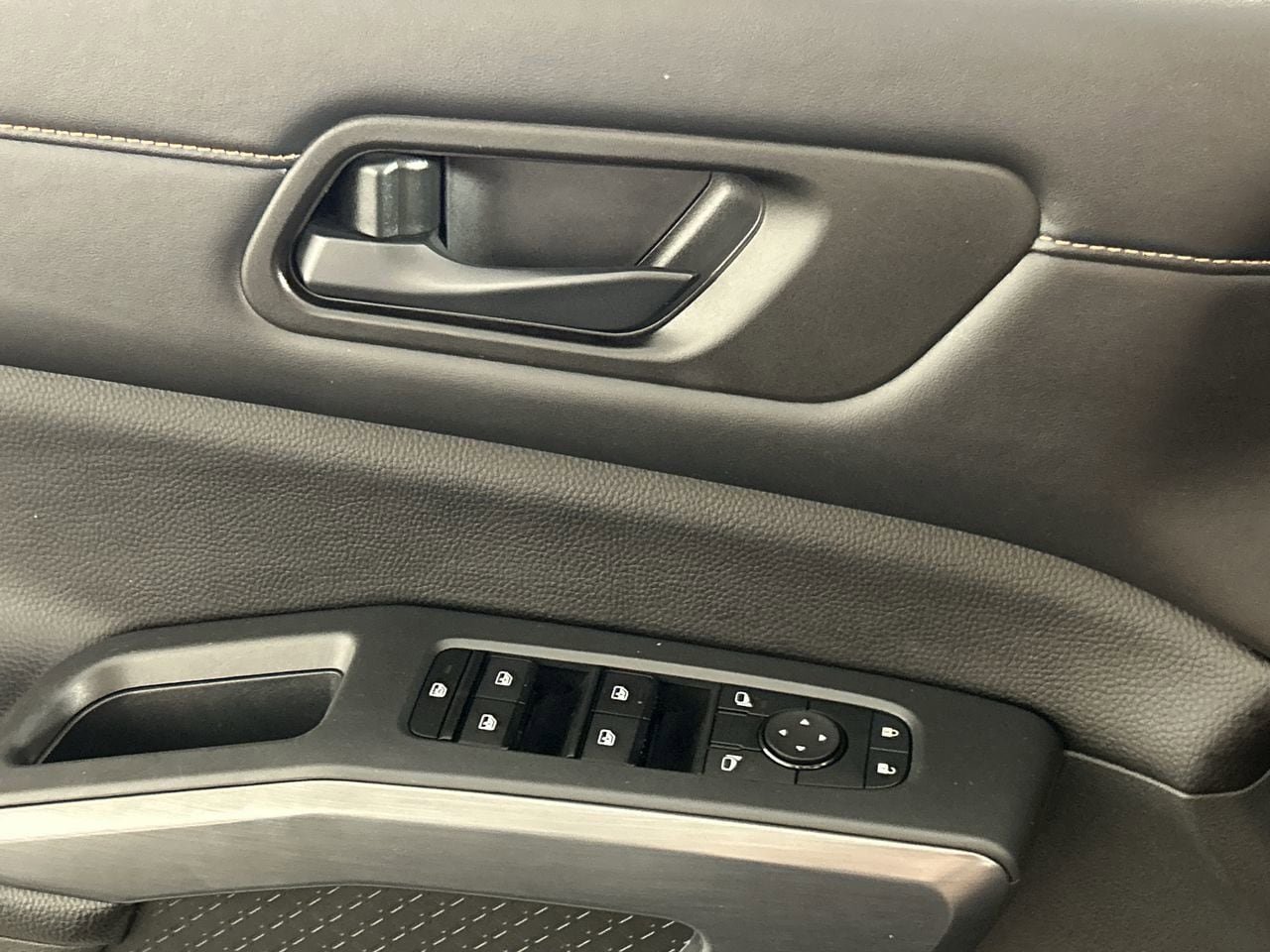 Used 2024 Nissan Pathfinder Rock Creek AWD/4WD image 18